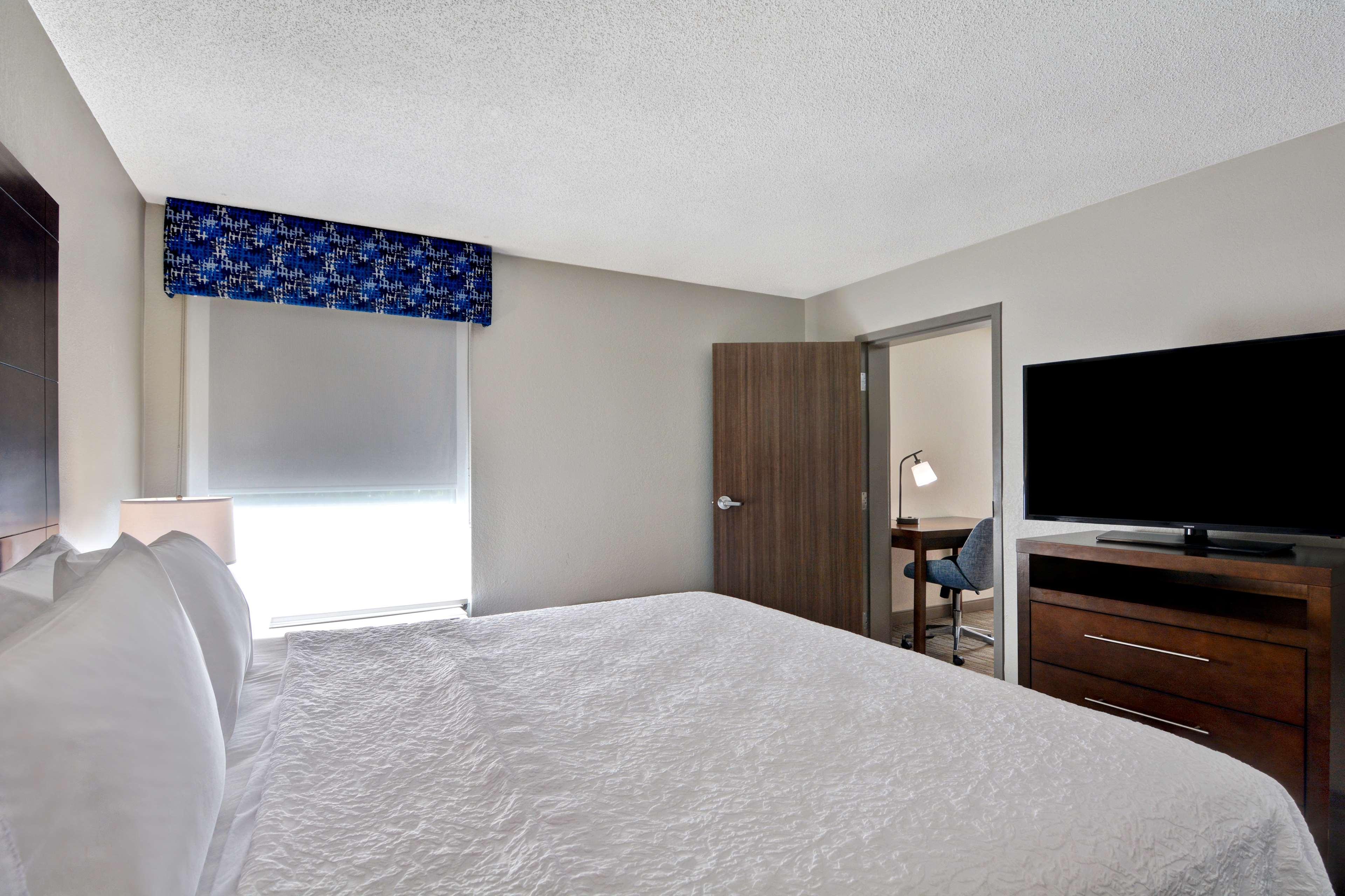 Hampton Inn Greenwood Exterior photo